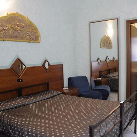 Hotel Farini Рим Стая снимка