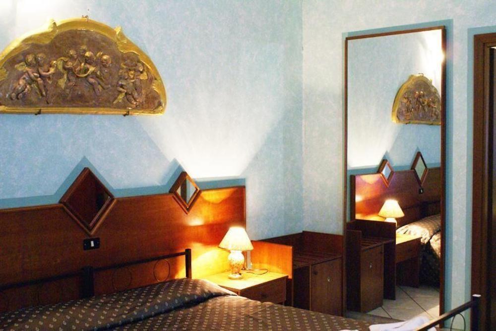 Hotel Farini Рим Екстериор снимка