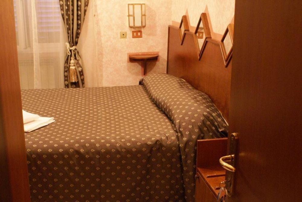 Hotel Farini Рим Екстериор снимка